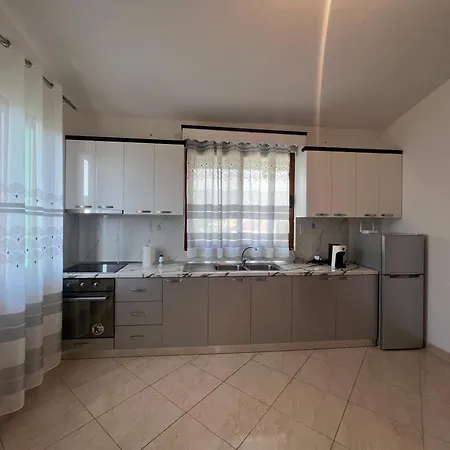House Apartamento Divjake